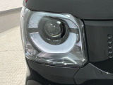 LEDヘッドライトは、点灯の瞬間から最大光量を発揮し、突然暗くなるトンネルなどでの安定感を高めます。