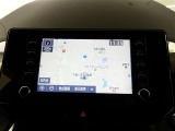 8インチ、ディスプレイオーディオを装備。スマホとクルマをつなぐことで、これまでのナビに加えて、いろいろなサービスが楽しめます。