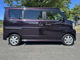使い勝手の良いスライドドアですので狭い駐車場などでも開け閉め楽々です!!