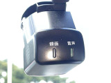 ドライブレコーダー装備です!もしもの時やあおり運転など、映像記録は証拠になるのであると安心ですね!