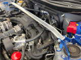 【タワーバー】お車の剛性を高めるタワーバーを装備。よりスムーズなコーナリング走行が可能となり、走りも楽しめます。