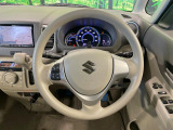 インテリアに合わせたデザインのステアリングは、運転される方のことも考え、運転しやすい形状、大きさです。是非一度、実際に触ってお確かめください。