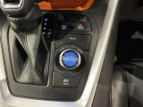 シフト連動パーキングブレーキ&オートブレーキホールド機能付きで運転が快適に&hellip;♪