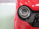 LEDヘッドライトは、点灯の瞬間から光量を発揮し、突然暗くなるトンネルなどでの安定感を高めます。