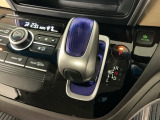 オートマチックシフトレバーは、手になじみ操作しやすい形状で安全運転にもつながります♪