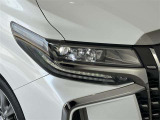 LEDヘッドライトです。デザイン性がよくとても明るいので、夜間の走行や悪天候でも安心です。しかも長寿命!
