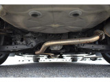 車両後方からの下回りです。マフラー防錆塗装や下回り防錆施工等も可能でございます。