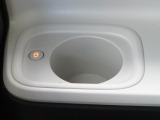 ホッとカップホルダーが運転席・助手席にあります。ホットドリンクをちょうど良い温度でキープしてくれる保温機能付で嬉しいです。