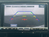【バックカメラ】駐車時に後方がリアルタイム映像で確認できます。大型商業施設や立体駐車場での駐車時や、夜間のバック時に大活躍!運転スキルに関わらず、今や必須となった装備のひとつです!