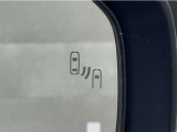 車線変更時の後方確認をアシストしてくれるブラインドスポットモニター!ドアミラーの死角を検知してくれるから車線変更もスムーズです。