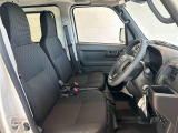 ゆったりとした運転席で、快適なドライブをサポートします!