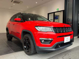 右斜め前になります。