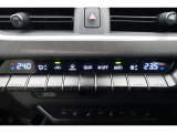 ★運転席と助手席でそれぞれお好みに合わせて温度設定が行えるフルオートエアコンです。外気温や室温、日射量を感知し、吹き出し温度、風量を緻密に制御します