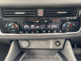 もちろんオートエアコン!運転席・助手席でそれぞれ違う設定温度にできます!