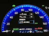 【RSA】前方カメラまたはナビゲーションシステム (情報を取得した場合)を使って特定の道路標識や信号などを認識し、ディスプレイ表示やブザーで運転者にお知らせ。