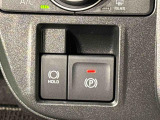 指先だけで簡単に操作が可能な電動パーキングブレーキを採用。「HOLD」スイッチを押すと、渋滞や信号待ちなどでブレーキペダルから足を離しても、ブレーキを保持するので安心です