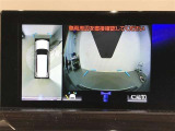 パノラミックビューモニター付きです。車両を上から見たような映像をディスプレイオーディオ画面に表示。運転席からの目視だけでは見にくい、車両周辺の状況をリアルタイムでしっかり確認できます。