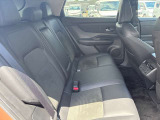 ★リアシート★昔に比べて足元がゆったり広くなりました。運転席だけではなく、すべての席に座ってみて下さい。同乗者様もきっと喜ばれると思います。