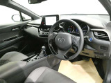 見通しのよいすっきりとした視界で、誰でも運転しやすいです。運転のしやすさは疲れにくさにも繋がりますよ♪