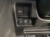 各種機能の切替スイッチは運転席パネル下に集約されています。任意で切り替え可能なため状況に合わせてお使いください。