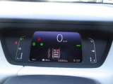 デジタル表示で見やすいメーターパネルです