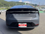 先進的かつ視認性の高い一文字のリヤコンビネーションランプ。
