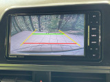 【バックカメラ】駐車時に後方がリアルタイム映像で確認できます。大型商業施設や立体駐車場での駐車時や、夜間のバック時に大活躍!運転スキルに関わらず、今や必須となった装備のひとつです!