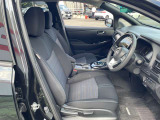 適度なホールド感と快適な座り心地の運転席シートまわり!