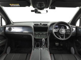 前車追従機能、レーンキープアシスト、ヘッドアップディスプレイも付いており、多数のオプションを備えております。