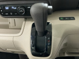 オートマチックシフトレバーは、手になじみ操作しやすい形状で安全運転にもつながります♪