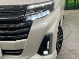 【LEDヘッドライト】悪天候や夜間走行時も良好な視界を確保し安心して運転できる高輝度LEDヘッドライトを装備!点灯速度が早く、消費電力も抑えられています。