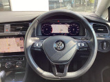 ステアリングの嫌な擦れや染みもございません