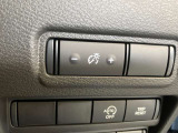 各種安全装置のスイッチが、運転席右側に配置されております。