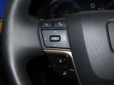 【ステアリングスイッチ】運転中に視線を前に向けたまま画面の操作できます。