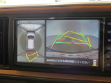 パノラミックビューモニター付きです。車両を上から見たような映像をディスプレイオーディオ画面に表示。運転席からの目視だけでは見にくい、車両周辺の状況をリアルタイムでしっかり確認できます。
