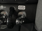 ●BMWモードセレクト:スポーツモードではダイナミックな走りを。ECO PROモードでは、エンジンレスポンスやシフトタイミングの最適化に加え、エアコンの作動も効率的に制御し、燃料消費量を抑制します。