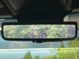 【デジタルインナーミラー】後席の大きな荷物や同乗者で後方が確認しづらい時でも安心!カメラが撮影した車両後方の映像をルームミラー内に表示。クリアな視界で状況の確認が可能です!