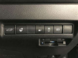 【ステアリングヒーター】スイッチ一つでハンドルのグリップ部を温めてくれるので、冬には重宝される機能です^^