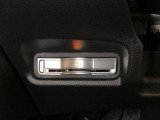 ハンドルの左下にETCがついています。高速道路の料金所の通過も楽々です。 カードの取り出しもしやすい場所についています。