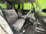運転席まわりには十分なスペースがあり、大柄な方でもゆったり運転していただける環境です。