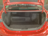 トランクスペースには一部バッテリーを搭載しておりますので荷物のサイズによっては工夫も必要です。