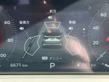 メーター内のディスプレイには運転をサポートするさまざまな情報を表示。