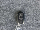 スマートキーをポケットやカバンに入れておくだけでドアの施錠・開錠やエンジンスタートの操作が簡単です!