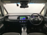 【前方視界】開放的な前方視界!運転がしやすく疲れにくいです♪窓が大きく、見通しがとっても良いおクルマですよ♪