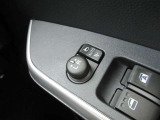 駐車時や狭い道でのすれ違い時に気を使うミラー。電動格納式ドアミラーはそんな時に便利です。