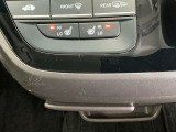 運転席/助手席シートヒーターで寒い日もすぐに温かくなり快適に過ごせます。2段階の温度調整が可能です