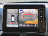 まるで真上から見ているような、視認性の良いアラウンドビューモニターです。駐車が苦手な方でもこれでらくらく駐車できますよ。