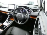 【運転席】運転席周りの画像です。プロの手で隅々までクリーニングしています。ご来店いただき実際に見てみてくださいね☆