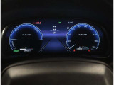 とっても見やすいメーターです。夜間時はラグジュアリーな気分にさせてくれる照明が魅力ですので、夜のドライブも楽しみになりますよ♪