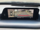 車体がシースルー(透過)して周囲の見通しを高めた設計の『360&deg;シースルービューモニター』を搭載。大きな車体でも、上空から見下ろす正確な視点で、狭い道や駐車をサポートします。